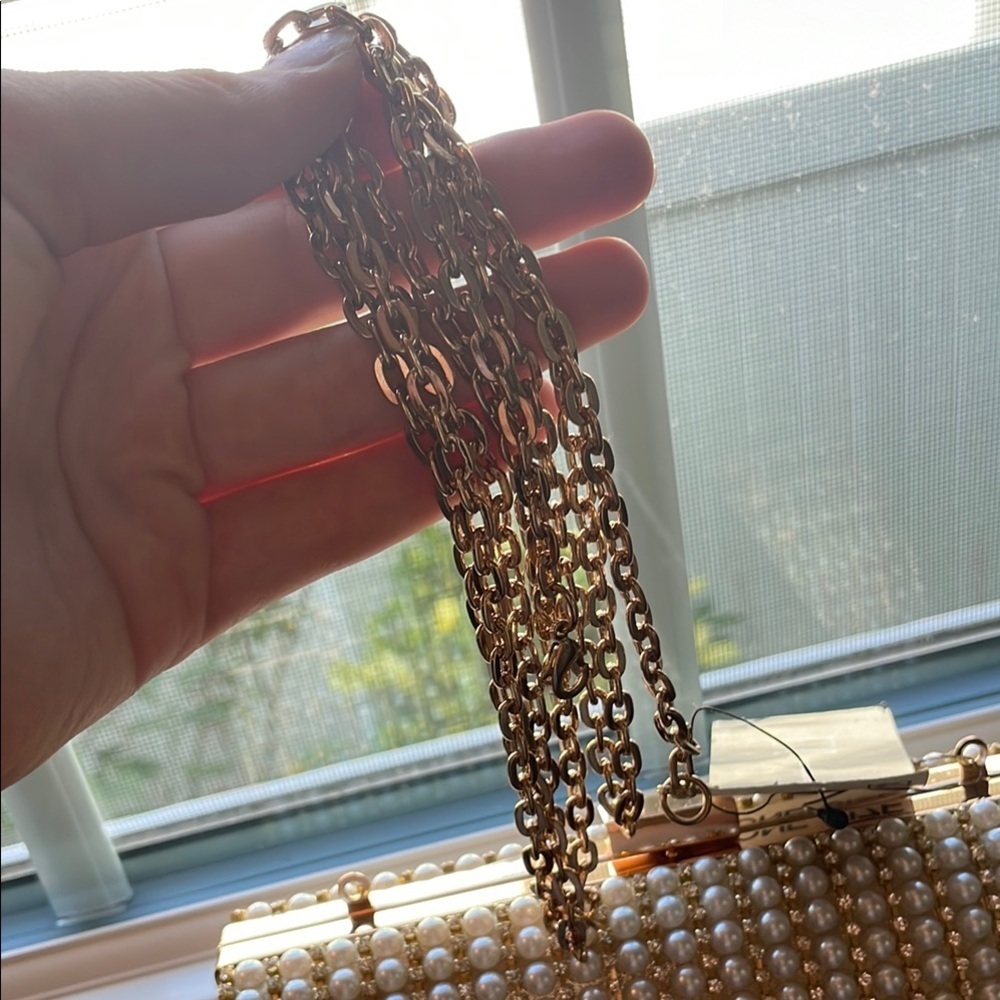 1072 Elegant Pearl and Gold Evening Clutch - Picture 10 of 10